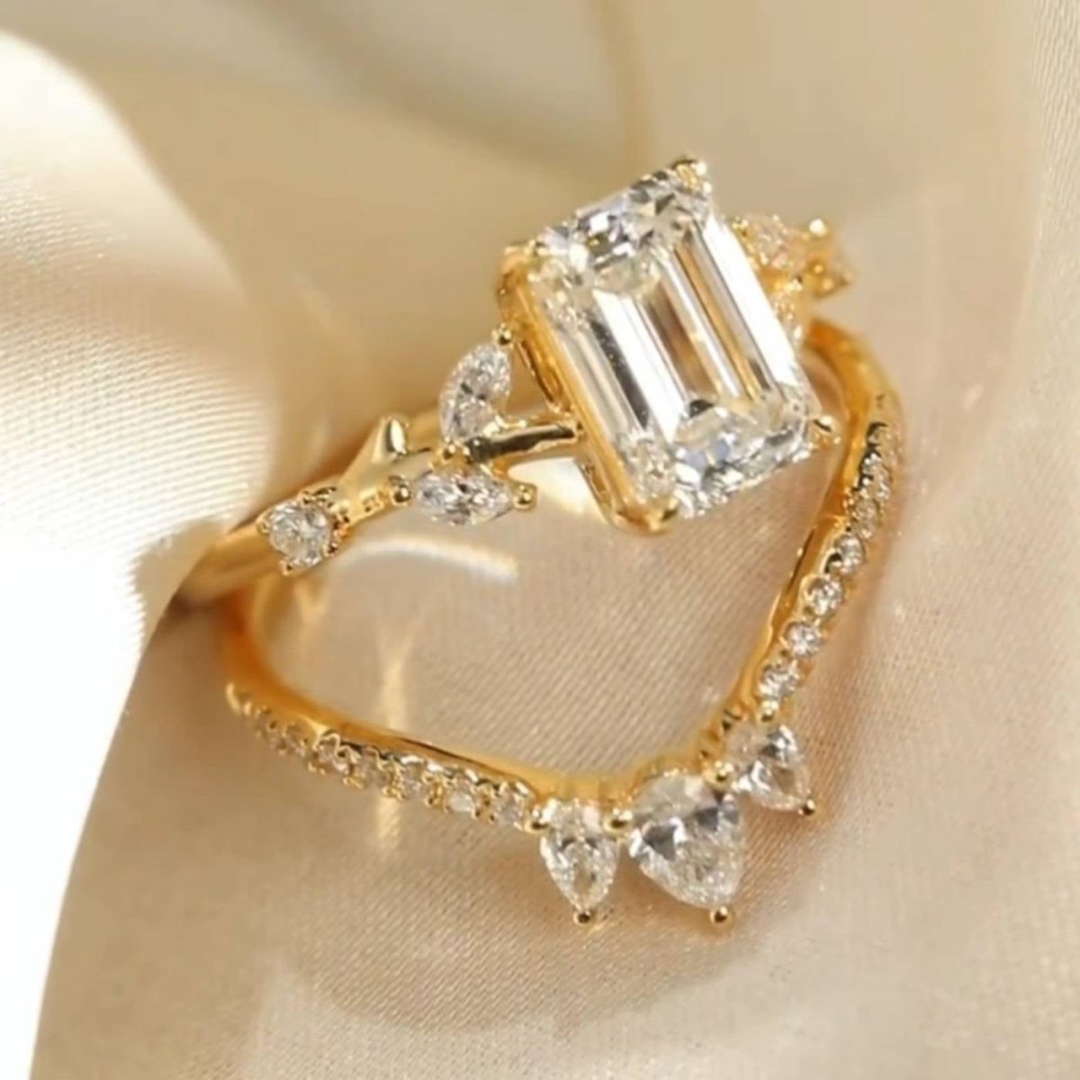 2.5 CT Emerald Cut Moissanite Unique Bridal Wedding Promise Ring Set - Kazara Diam