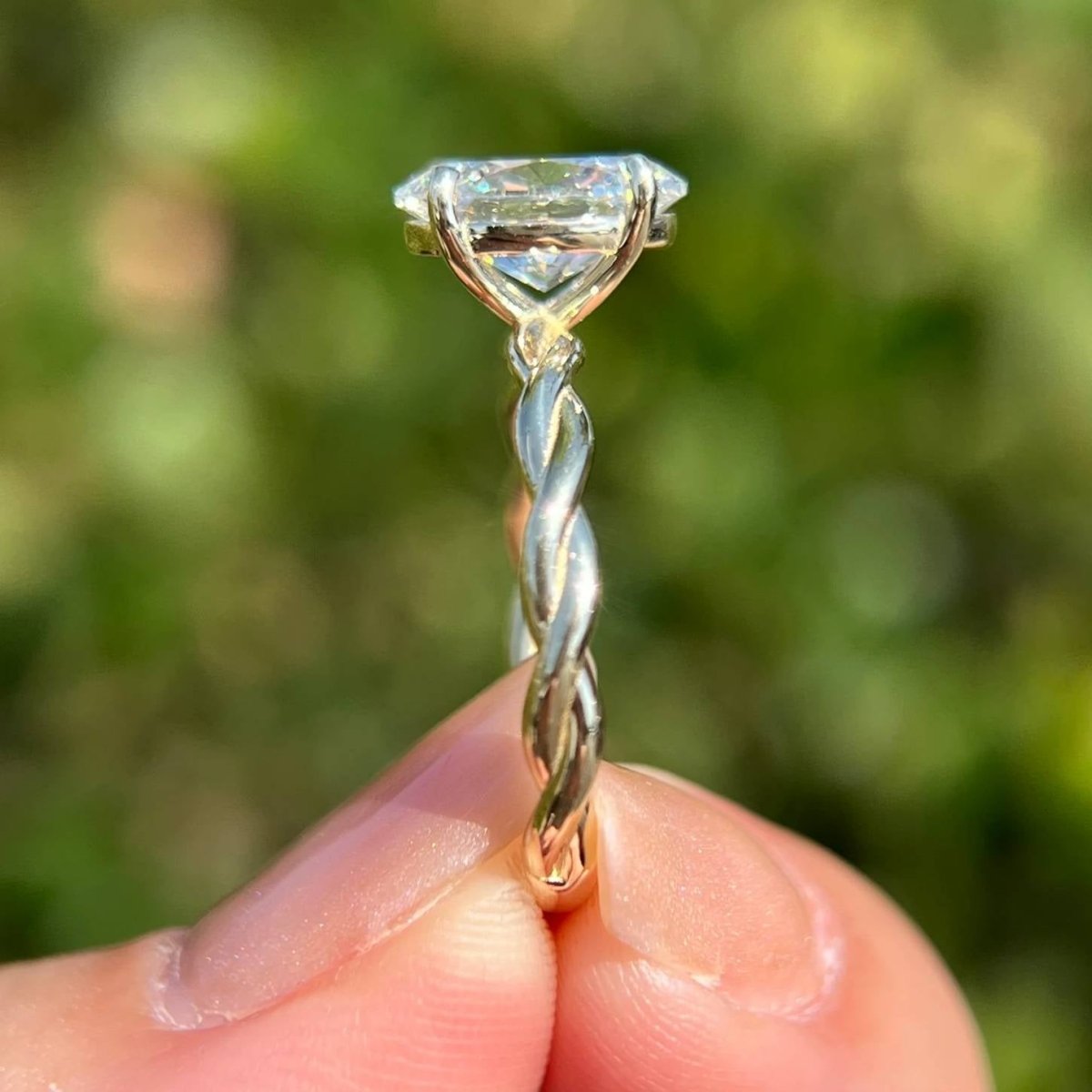2.5 CT Imperial Oval Cut Moissanite Twisted Band Engagement Ring - Kazara Diam