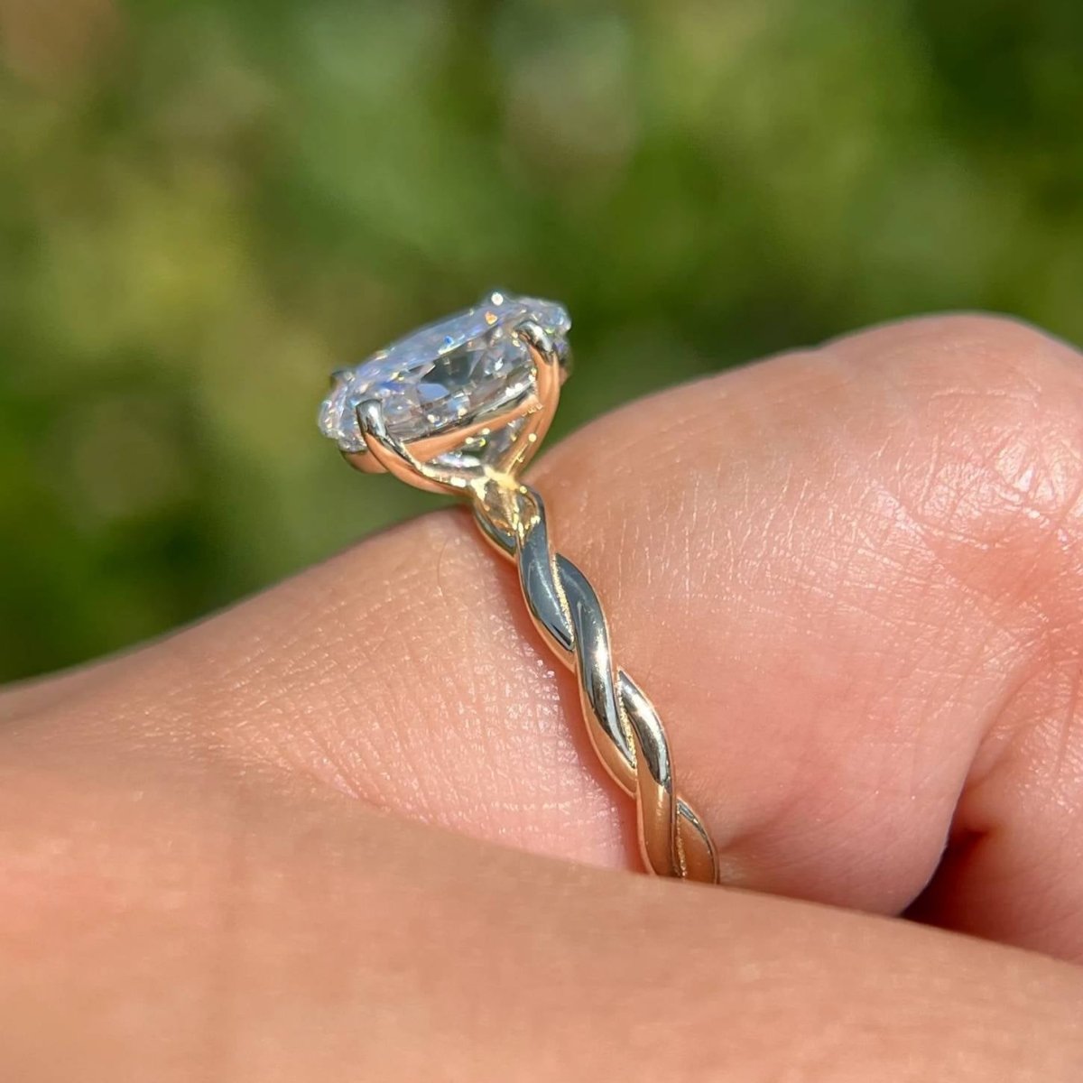 2.5 CT Imperial Oval Cut Moissanite Twisted Band Engagement Ring - Kazara Diam