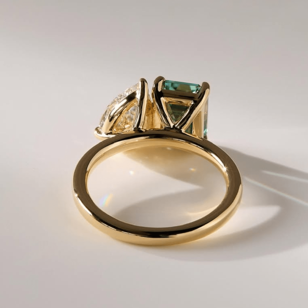 5.00 TCW Green Emerald & Colorless Pear Cut Moissanite Toi Et Moi Engagement Ring - Kazara Diam