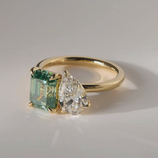 5.00 TCW Green Emerald & Colorless Pear Cut Moissanite Toi Et Moi Engagement Ring