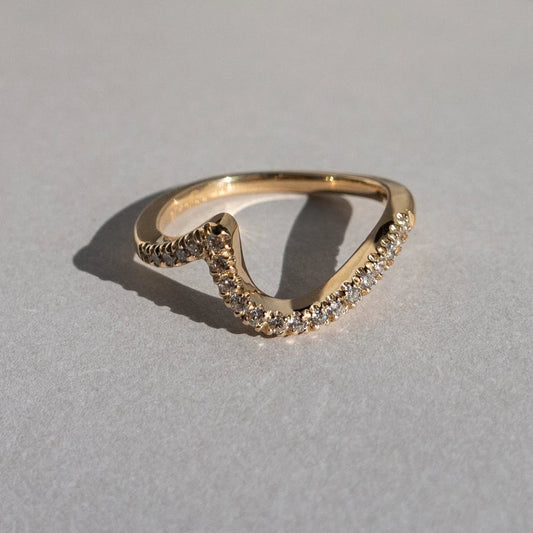 Round Cut Moissanite Curved Pave Wedding Band for Her - Kazara Diam