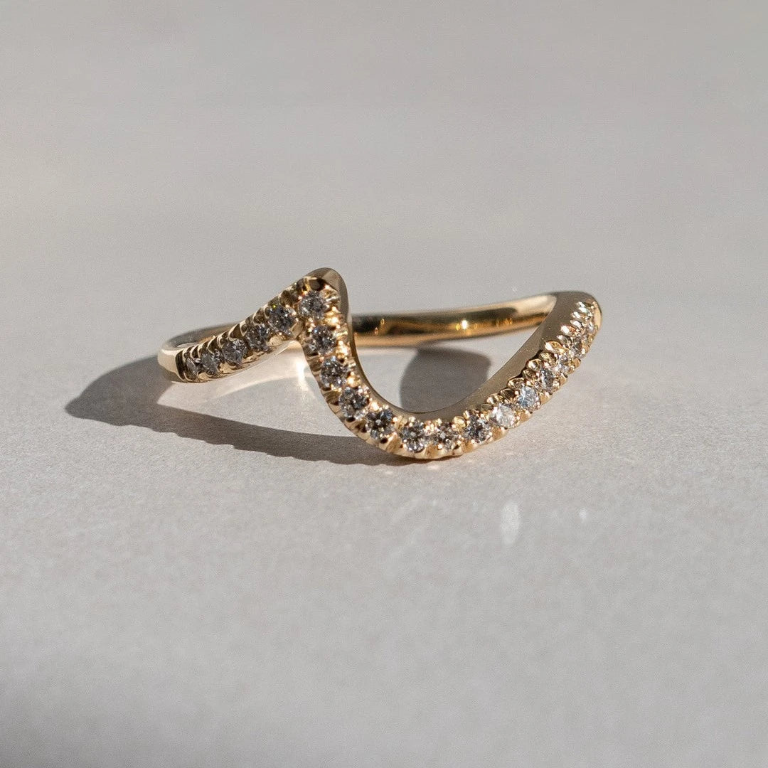 Round Cut Moissanite Curved Pave Wedding Band for Her - Kazara Diam