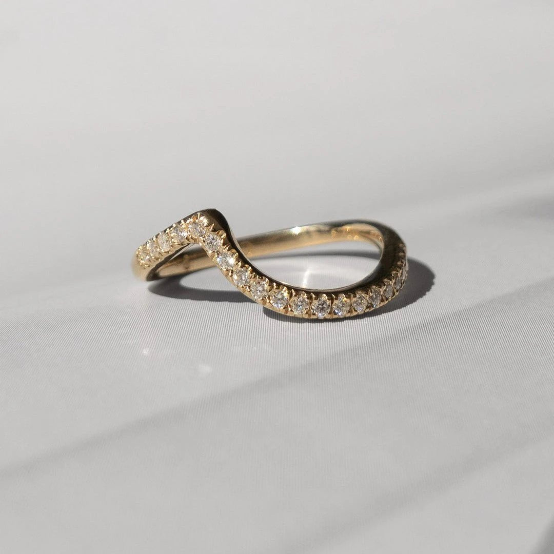 Round Cut Moissanite Curved Pave Wedding Band for Her - Kazara Diam